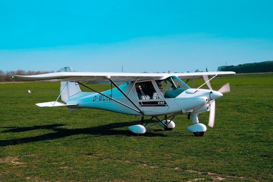 ul airplane on gras